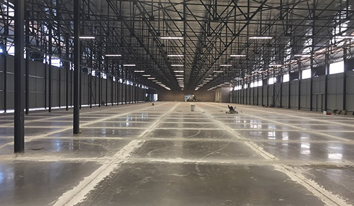Concrete screed floors for distribution centres and warehouses